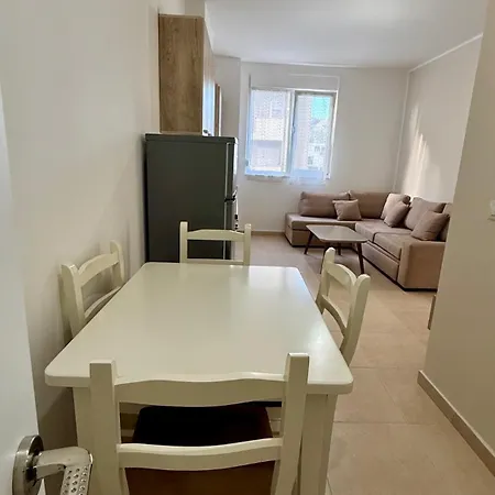 Eg 105a Apartmán Lezhë